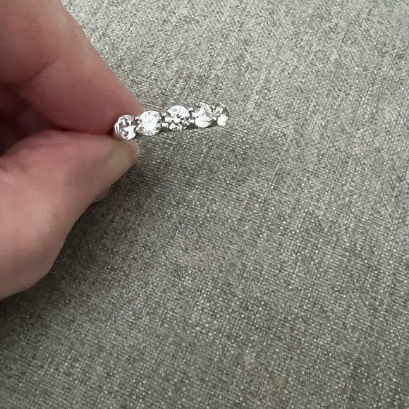 Round Cut Moissanite Shared 4-Prong Ring 5-Stone Wedding Band in 14k White Gold - Picture 2 of 4